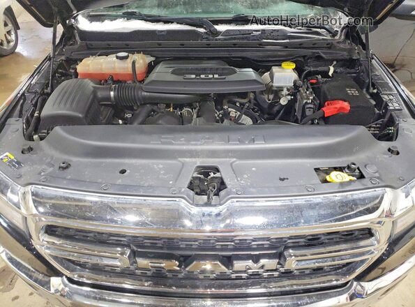 1C6SRFFM9MN696580 2021 RAM 1500 Black Rear interior view