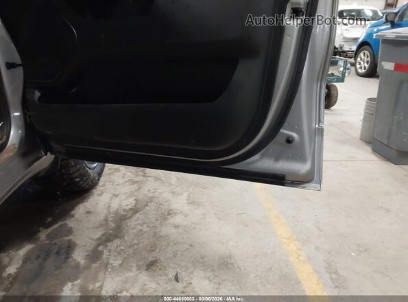 1C6SRFFT3LN283821 2020 RAM 1500 Серебряный Вид салона спереди