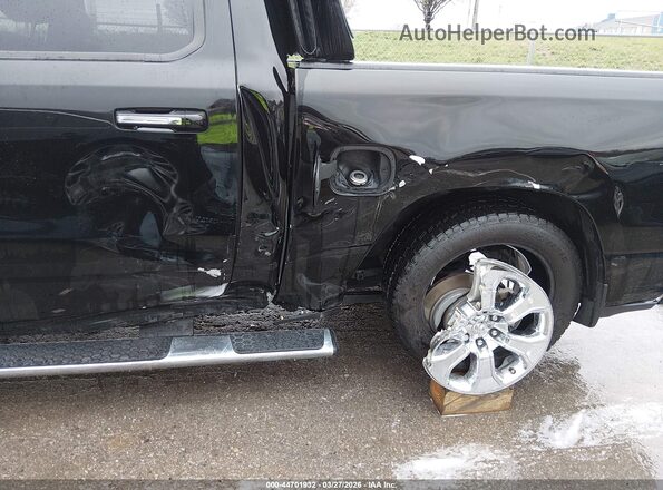 1C6SRFFT8LN375992 2020 RAM 1500 Black Front view