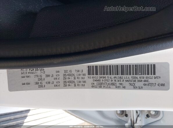 1C6SRFHT7LN109621 2020 RAM 1500 White Շարժիչի բաժամունքի տեսք