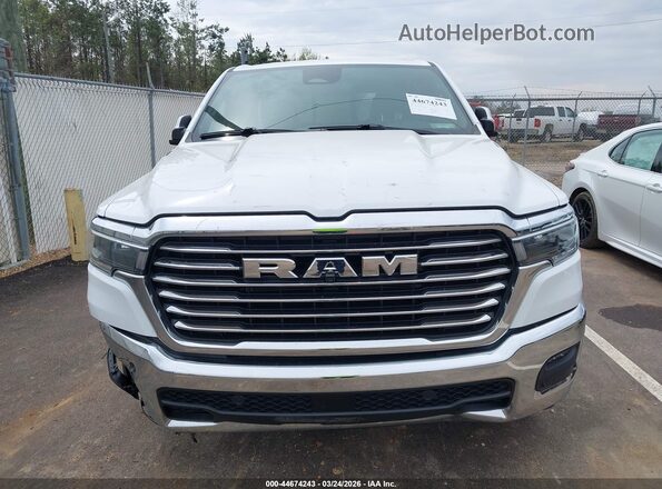 1C6SRFJP4TN259215 2026 RAM 1500 White Vista interior trasera