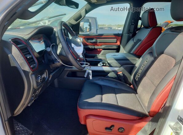 1C6SRFLP9TN264293 2026 RAM 1500 White Vista interior delantera