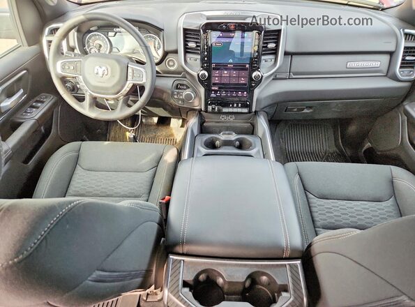 1C6SRFMPXSN518073 2025 RAM 1500 Red Вид панелі приладів