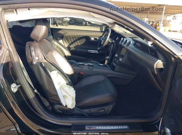 1FA6P8CF4N5131405 2022 FORD MUSTANG Черный Вид салона спереди