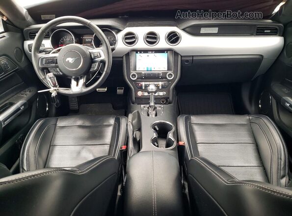 1FA6P8TH4H5247015 2017 FORD MUSTANG Silver Widok deski rozdzielczej