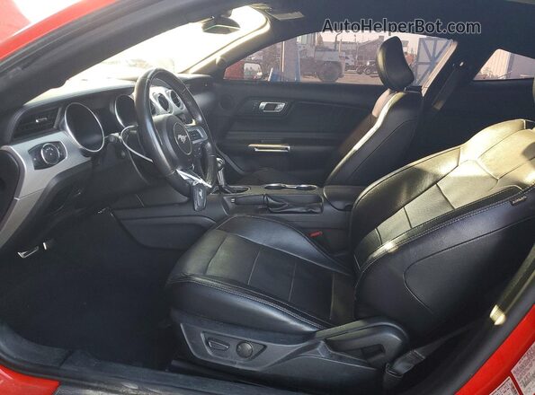 1FA6P8TH7M5101086 2021 FORD MUSTANG Красный Вид салона спереди