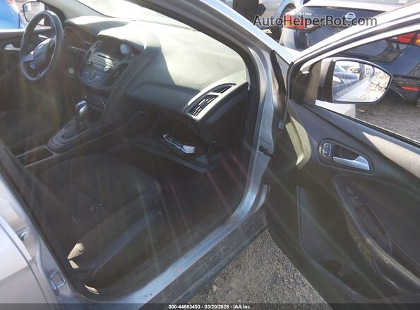 1FADP3F23GL365679 2016 FORD FOCUS Silver წინა სალონის ხედი