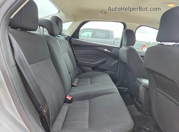 1FADP3F24HL285504 2017 FORD FOCUS Silver Вид задніх сидінь
