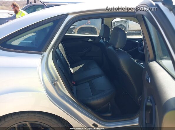 1FADP3F25GL201169 2016 FORD FOCUS Silver VIN sticker view