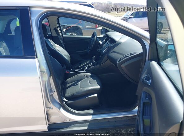 1FADP3F25GL201169 2016 FORD FOCUS Silver Front interior view