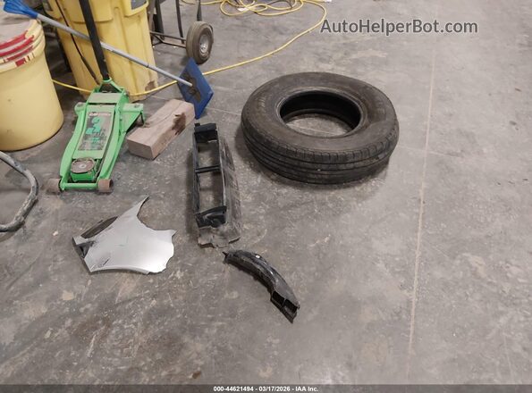 1FADP3F25HL300687 2017 FORD FOCUS Silver 