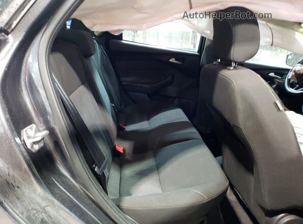 1FADP3F25JL331038 2018 FORD FOCUS Charcoal Widok tylnych siedzeń