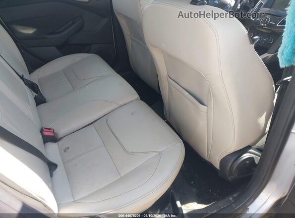 1FADP3J24HL268368 2017 FORD FOCUS Silver Widok naklejki z numerem VIN