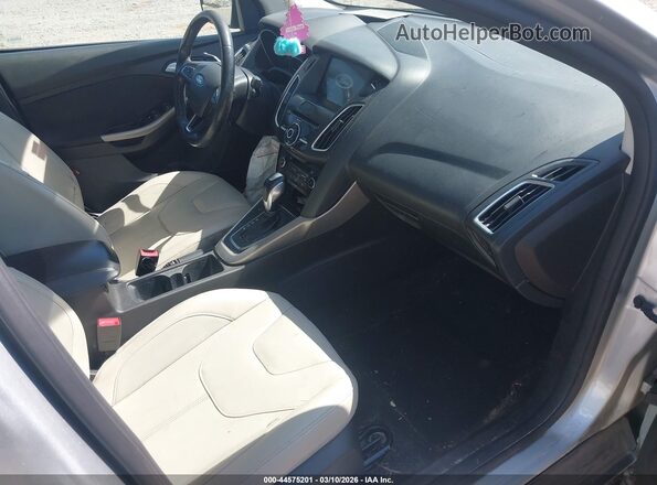 1FADP3J24HL268368 2017 FORD FOCUS Silver Widok wnętrza z przodu