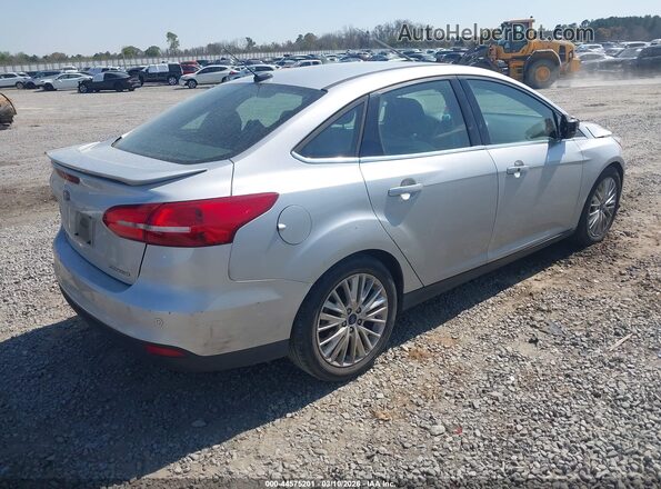 1FADP3J24HL268368 2017 FORD FOCUS Silver Tył prawy