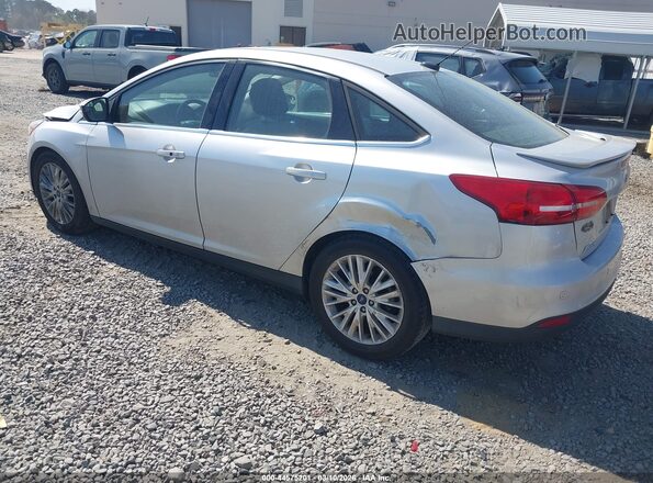 1FADP3J24HL268368 2017 FORD FOCUS Silver Tył lewy