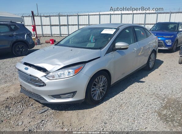 1FADP3J24HL268368 2017 FORD FOCUS Silver Przód lewy
