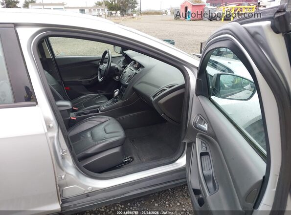 1FADP3K24GL226361 2016 FORD FOCUS Silver Սալոնի դիմացի տեսք