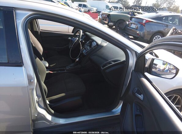 1FADP3M25HL232085 2017 FORD FOCUS Silver წინა სალონის ხედი