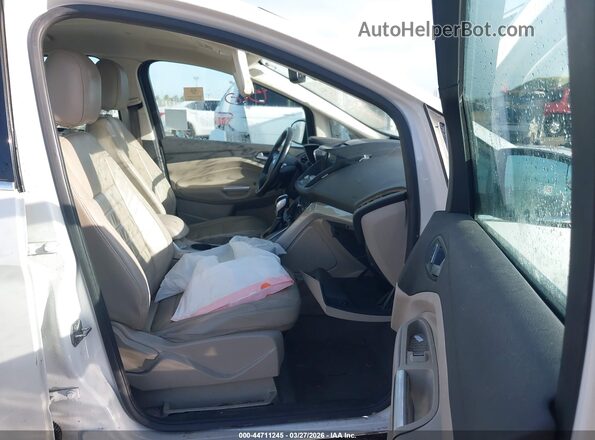 1FADP5CU5GL109352 2016 FORD C-MAX ENERGI White Вид салону спереду