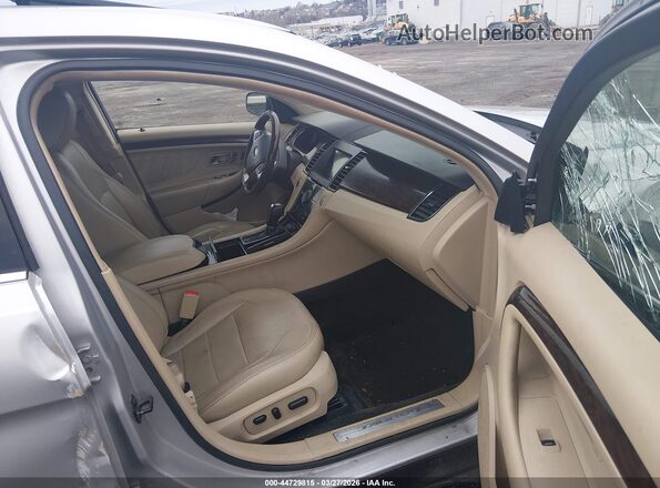 1FAHP2F84HG128239 2017 FORD TAURUS Серебряный Вид салона спереди