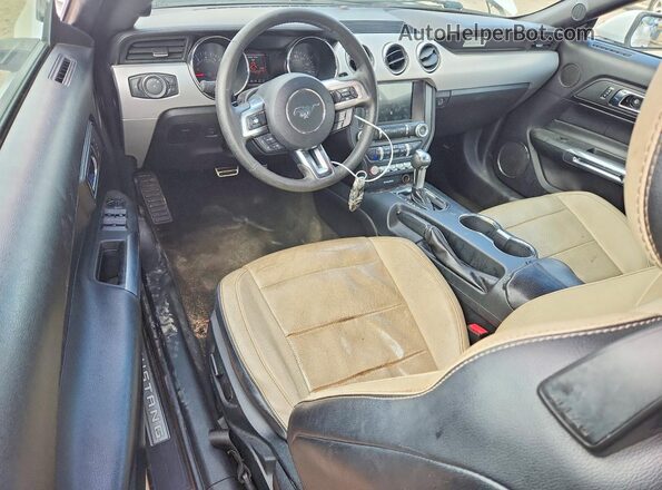 1FATP8UH1H5204592 2017 FORD MUSTANG Белый Вид панели приборов