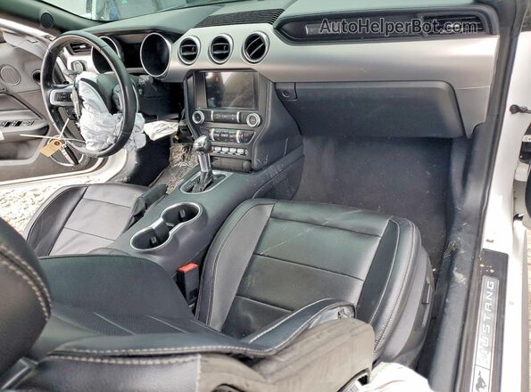 1FATP8UH3M5122471 2021 FORD MUSTANG White Առջևի վահանակի տեսք