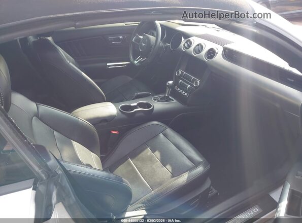 1FATP8UH5L5125564 2020 FORD MUSTANG Белый Вид салона спереди