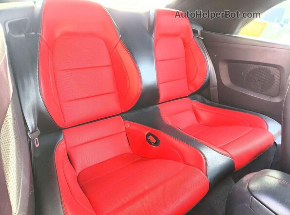 1FATP8UH8M5154168 2021 FORD MUSTANG Red Widok tylnych siedzeń