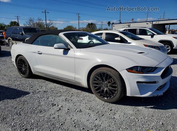 1FATP8UH9M5100619 2021 FORD MUSTANG White Front right