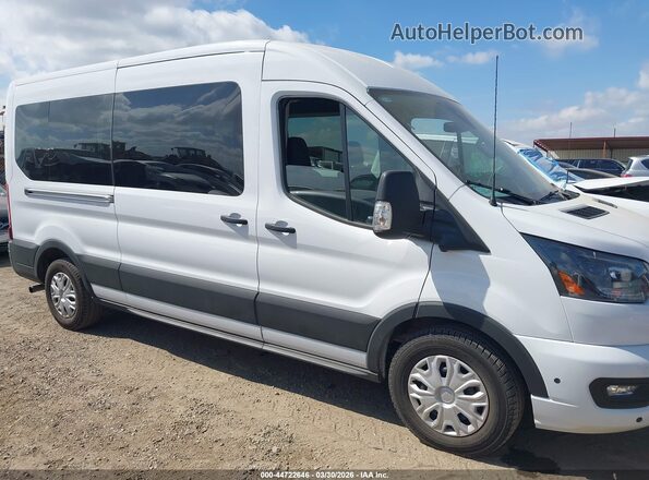 1FBAX2C88TKA05375 2026 FORD PASSENGER White Вид задньої частини салону