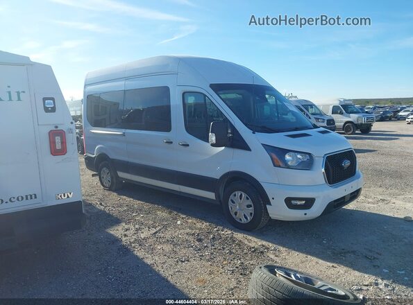 1FBAX2X87RKA15950 2024 FORD PASSENGER White Vista interior trasera