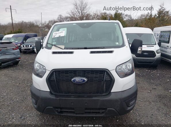 1FBAX2Y82SKA27766 2025 FORD PASSENGER Белый Вид задней части салона