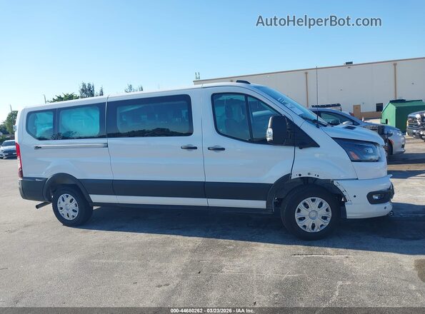 1FBAX2Y82TKA55052 2026 FORD PASSENGER White უკანა სალონის ხედი