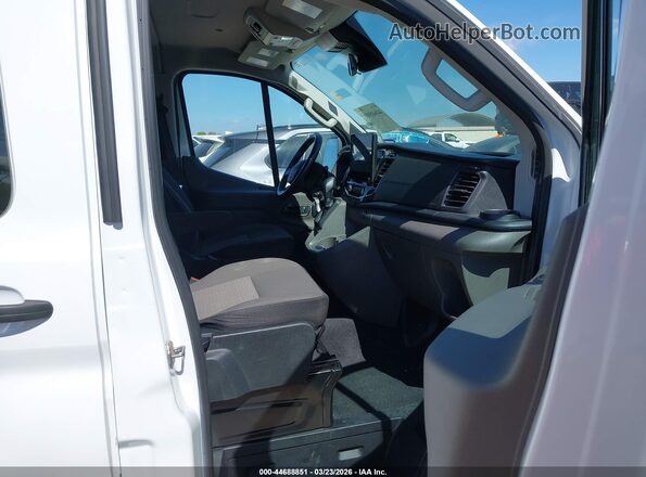 1FBAX2Y85RKA11426 2024 FORD PASSENGER White Vista interior delantera