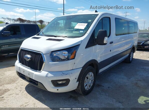 1FBAX2Y85RKA11426 2024 FORD PASSENGER White Vista tres cuartos delantera izquierda