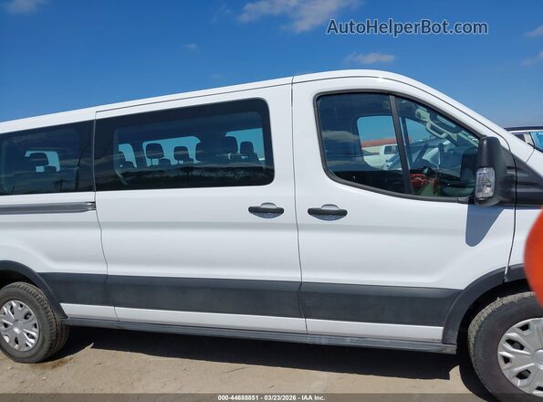 1FBAX2Y85RKA11426 2024 FORD PASSENGER White Vista interior trasera