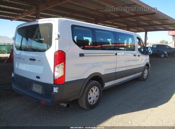 1FBAX2Y89NKA44827 2022 FORD PASSENGER White Trasero derecho