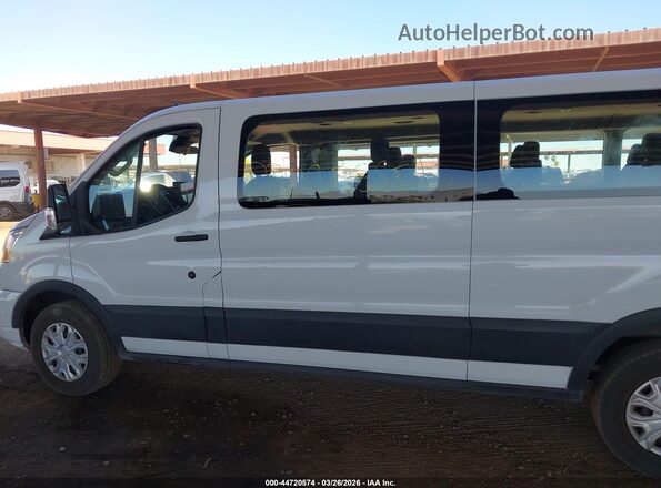 1FBAX2Y89NKA44827 2022 FORD PASSENGER White Vista interior de 360 grados