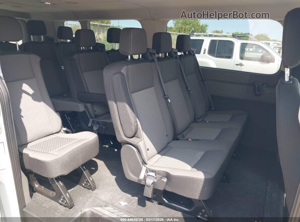 1FBAX2YG5TKA24806 2026 FORD PASSENGER White Widok naklejki z numerem VIN