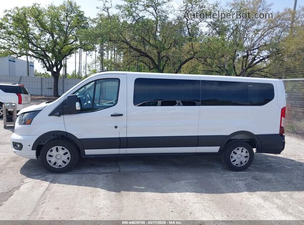 1FBAX2YG5TKA24806 2026 FORD PASSENGER White Widok wnętrza 360 stopni