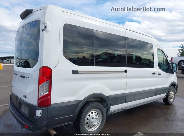 1FBAX9C84TKA16091 2026 FORD PASSENGER White Trasero derecho