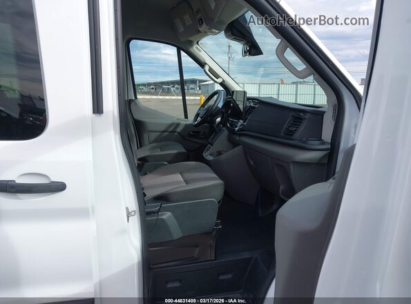 1FBAX9C84TKA16091 2026 FORD PASSENGER White Vista interior delantera
