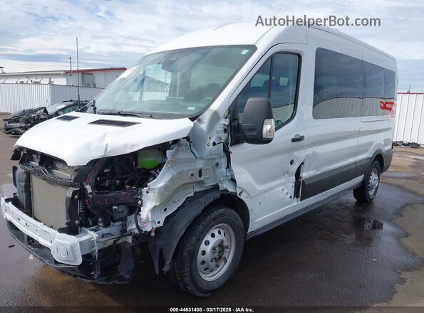 1FBAX9C84TKA16091 2026 FORD PASSENGER White Vista tres cuartos delantera izquierda