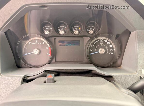 1FD0X5GYXGEA33357 2016 FORD F550 White Առջևի վահանակի տեսք