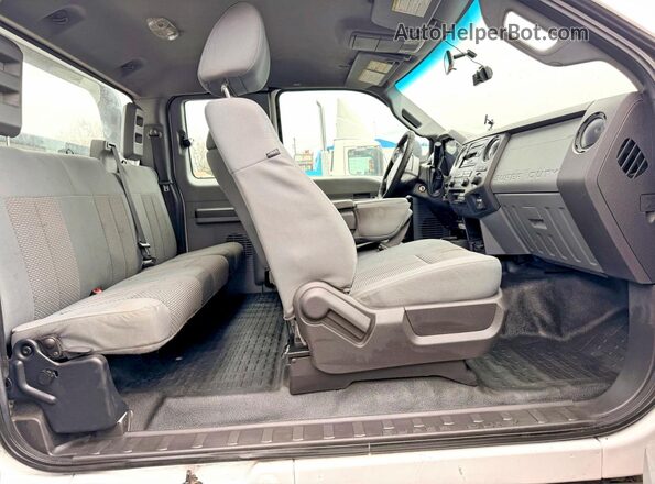 1FD0X5GYXGEA33357 2016 FORD F550 White Դիմացի տեսք