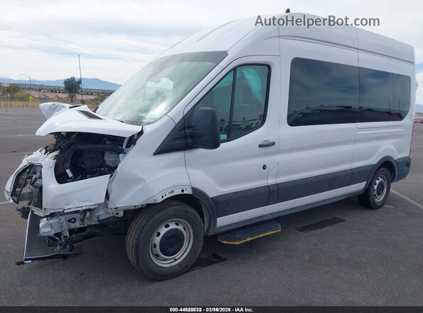 1FDAX2X84RKA56835 2024 FORD PASSENGER White Սալոնի հետևի տեսք