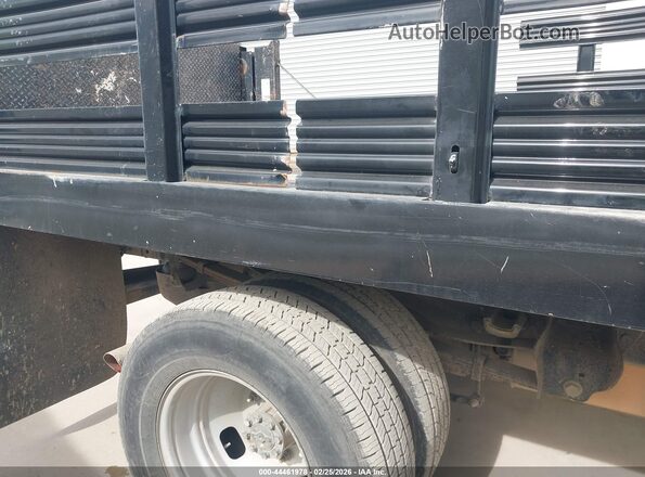 1FDRF3G66HEE09857 2017 FORD F-350 CHASSIS White Widok wnętrza 360 stopni