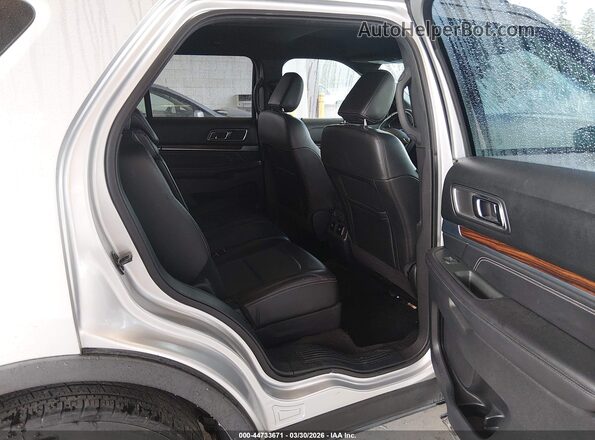 1FM5K7F84JGA82194 2018 FORD FORD EXPLORER Silver Vista de la etiqueta del VIN