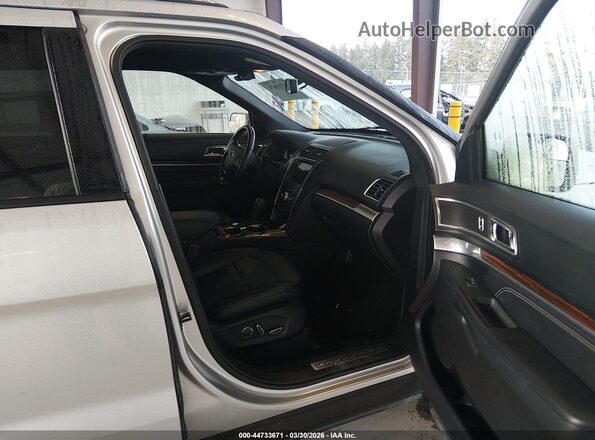 1FM5K7F84JGA82194 2018 FORD FORD EXPLORER Silver Vista interior delantera